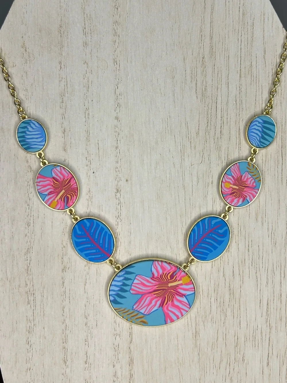 Jilzarah Paradise Island Cobblestone Floral Necklace Reversible Like New